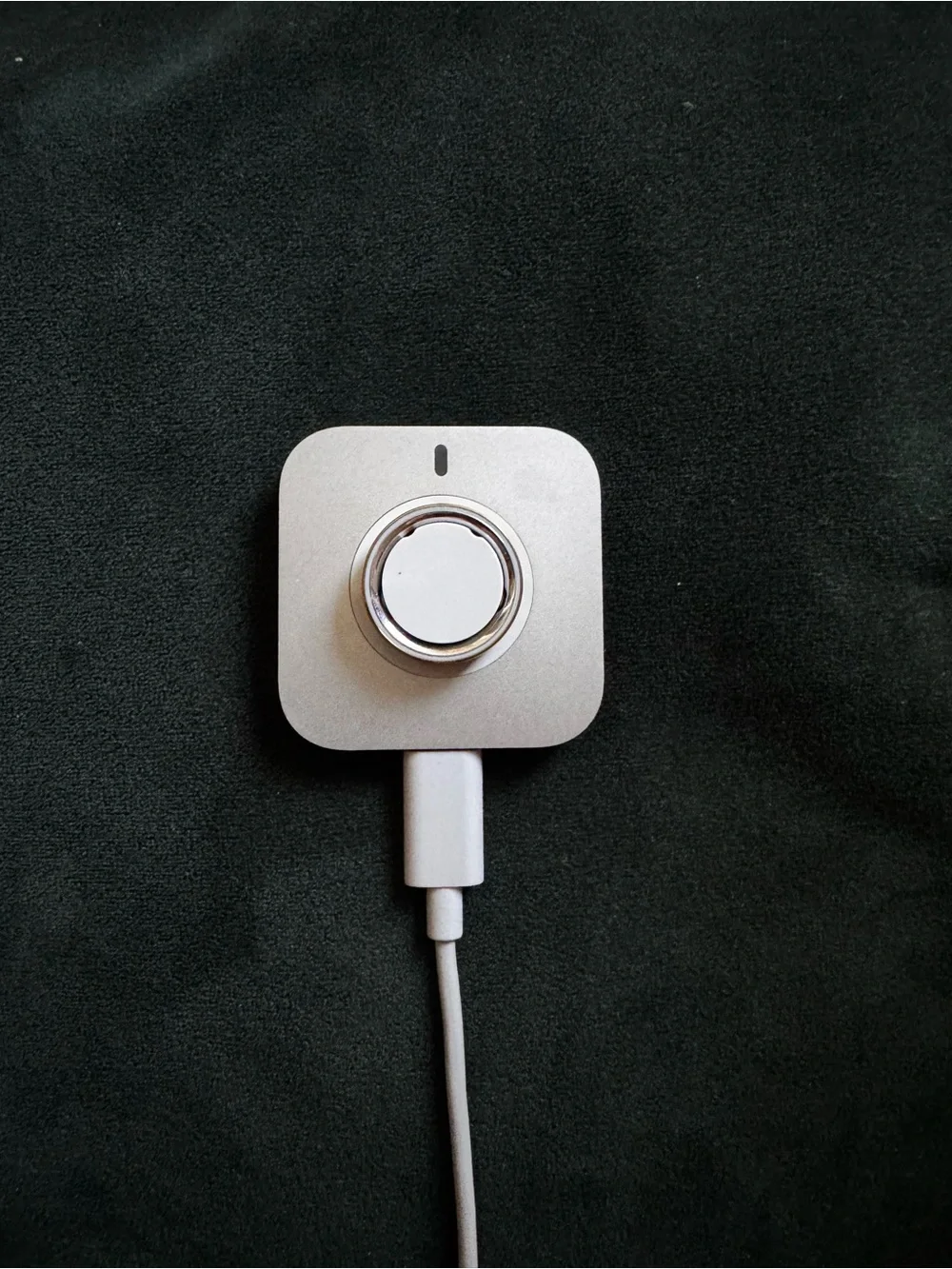 Oura Ring 4 – Gold – Size 8 – Charger Included